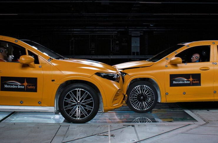 Mercedes smentisce le fake news con crash test tra vetture elettriche