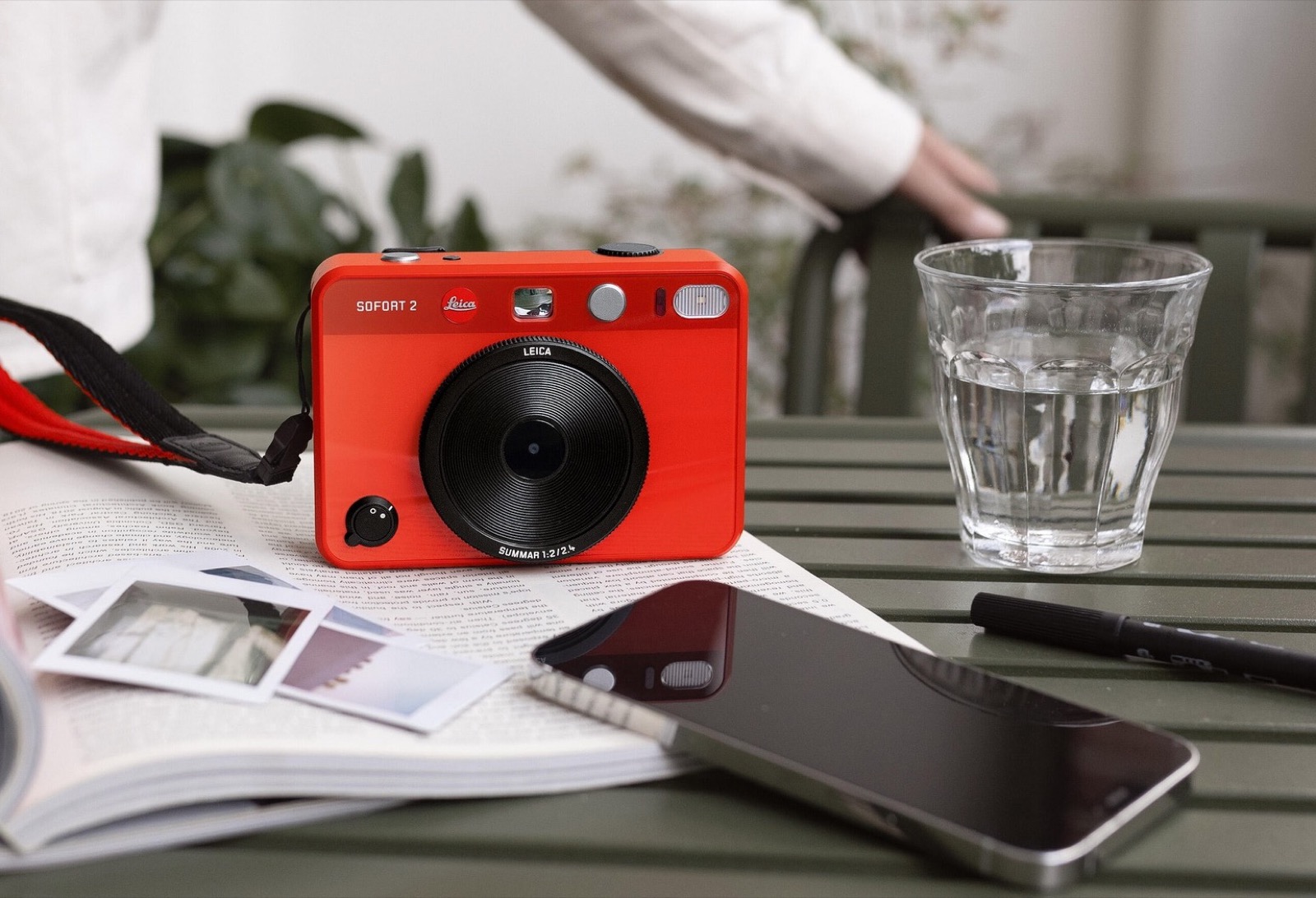 Leica Sofort 2 è la fotocamera instantanea dal prezzo sorprendente