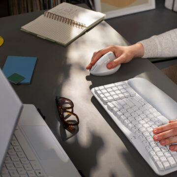 Logitech Wave Keys è la tastiera ergonomica per controllarli tutti