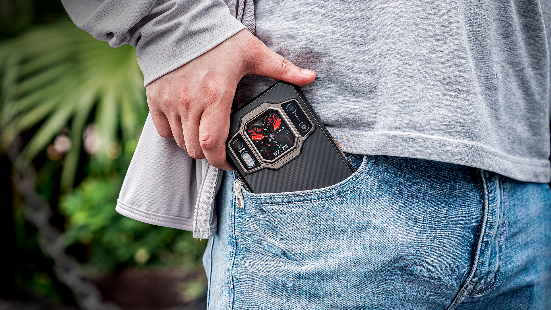 Oukitel, top di gamma rugged phone WP30 Pro da 120 W e 5G e tablet OT5 da 12'' in arrivo su AliExpress