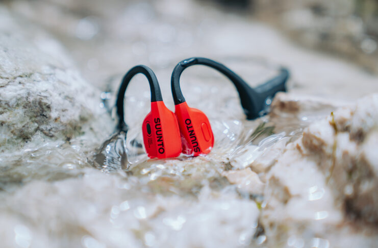 SUUNTO  Wing sono le nuove cuffie a conduzione ossea open ear per gli atleti