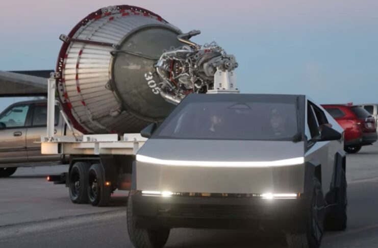 Tesla Cybertruck sfoggia i muscoli trainando un reattore SpaceX