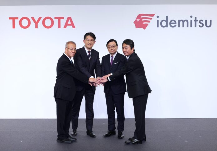 Toyota promette auto elettrica da 1200 km con ricarica in 10 minuti
