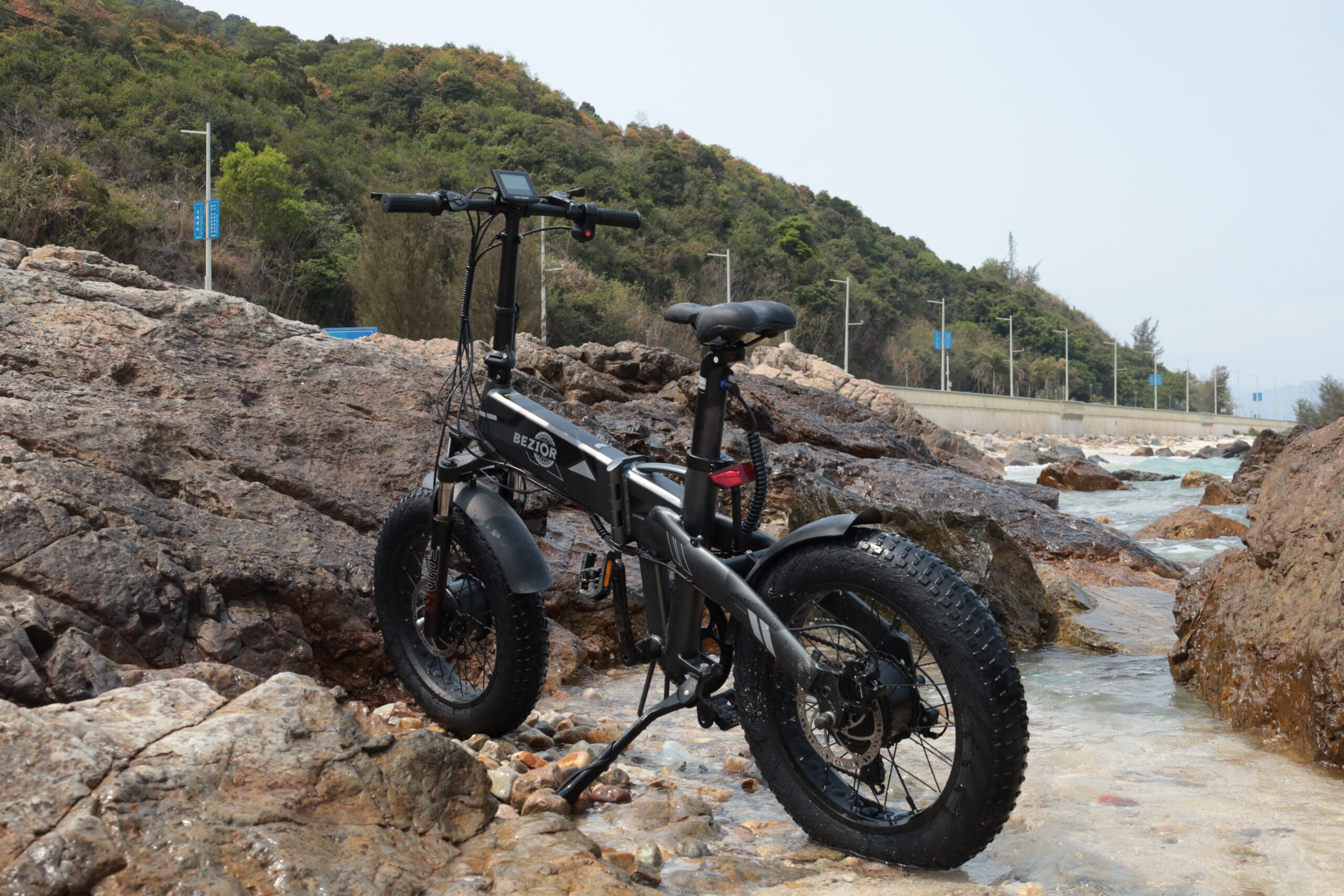 BEZIOR XF005, la bici elettrica da montagna con motori potenti