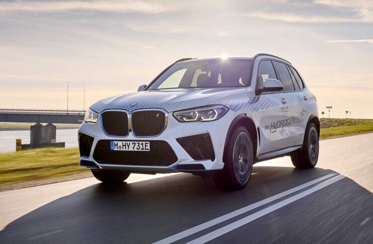 BMW testa su strada auto a idrogeno