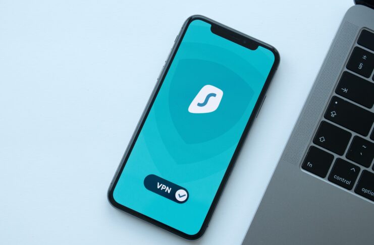 SurfShark regala fino 5 mesi di VPN e vi da 10 consigli per navigare al sicuro