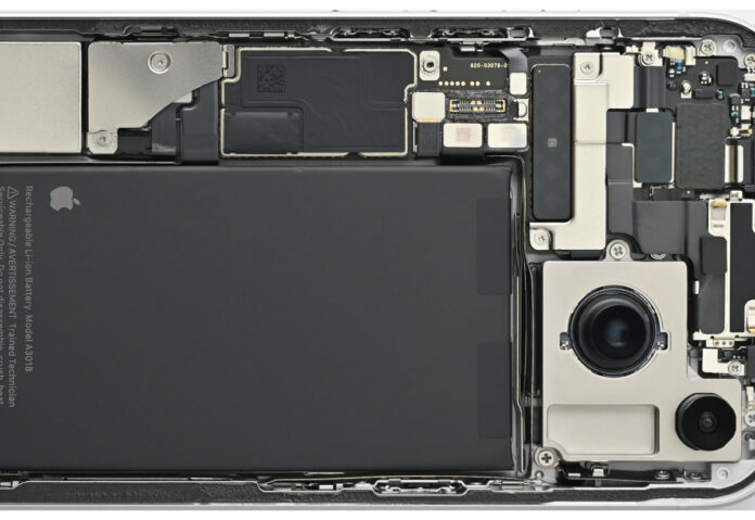 L'iPhone 15 visto al microscopio