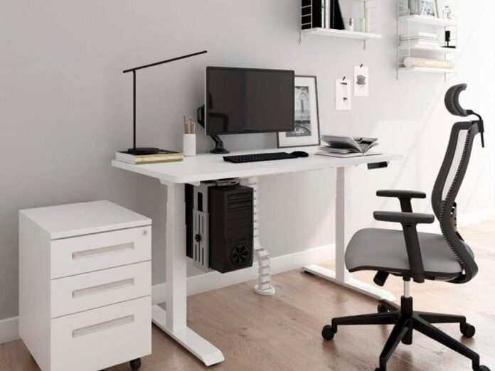 Flexispot E7 è la scrivania professionale motorizzata per lo smart worker attento ai dettagli