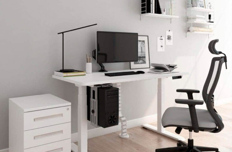 Flexispot E7 è la scrivania professionale motorizzata per lo smart worker attento ai dettagli