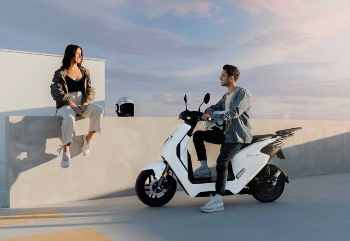 Honda, anche in Italia lo scooter elettrico EM1 e