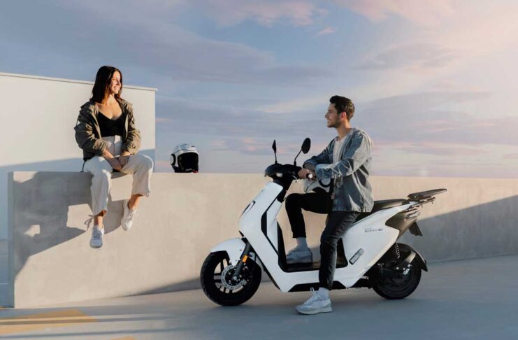 Honda, anche in Italia lo scooter elettrico EM1 e