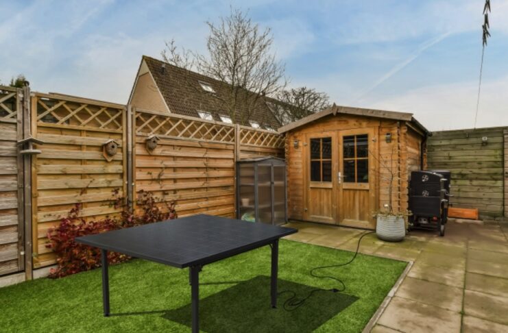 Il tavolino per giardino e balcone diventa centrale solare