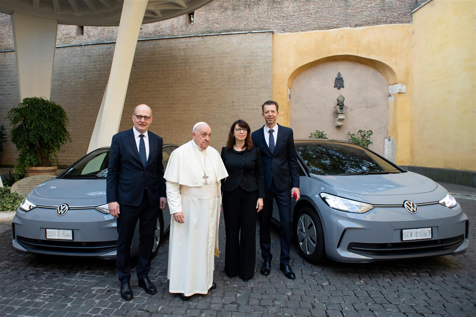 Volkswagen elettrifica la flotta di veicoli del Vaticano