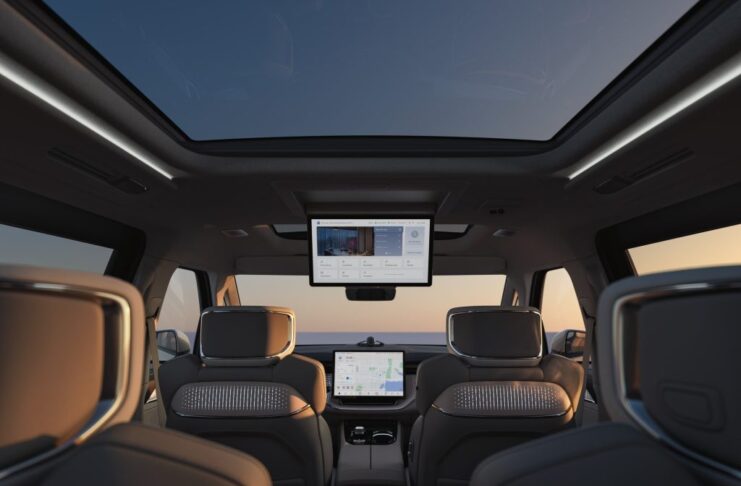 Volvo EM90 è la monovolume elettrica di lusso con super autonomia