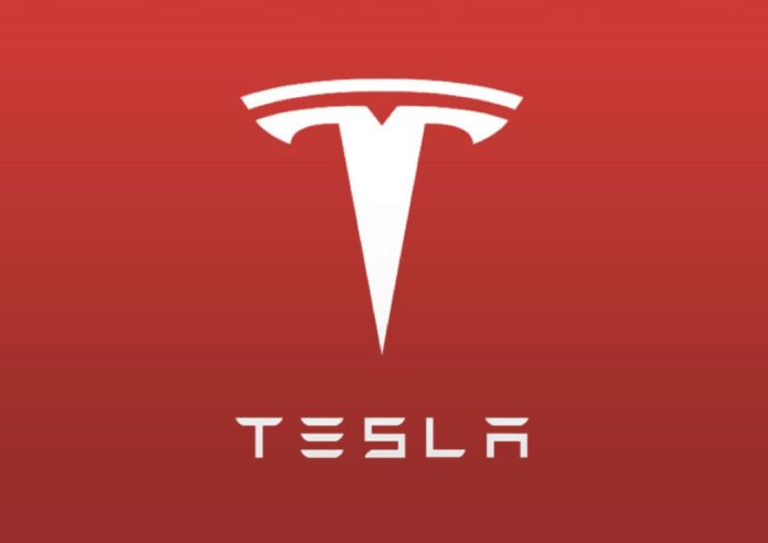 Tesla rende open source design e progettazione di Roadster
