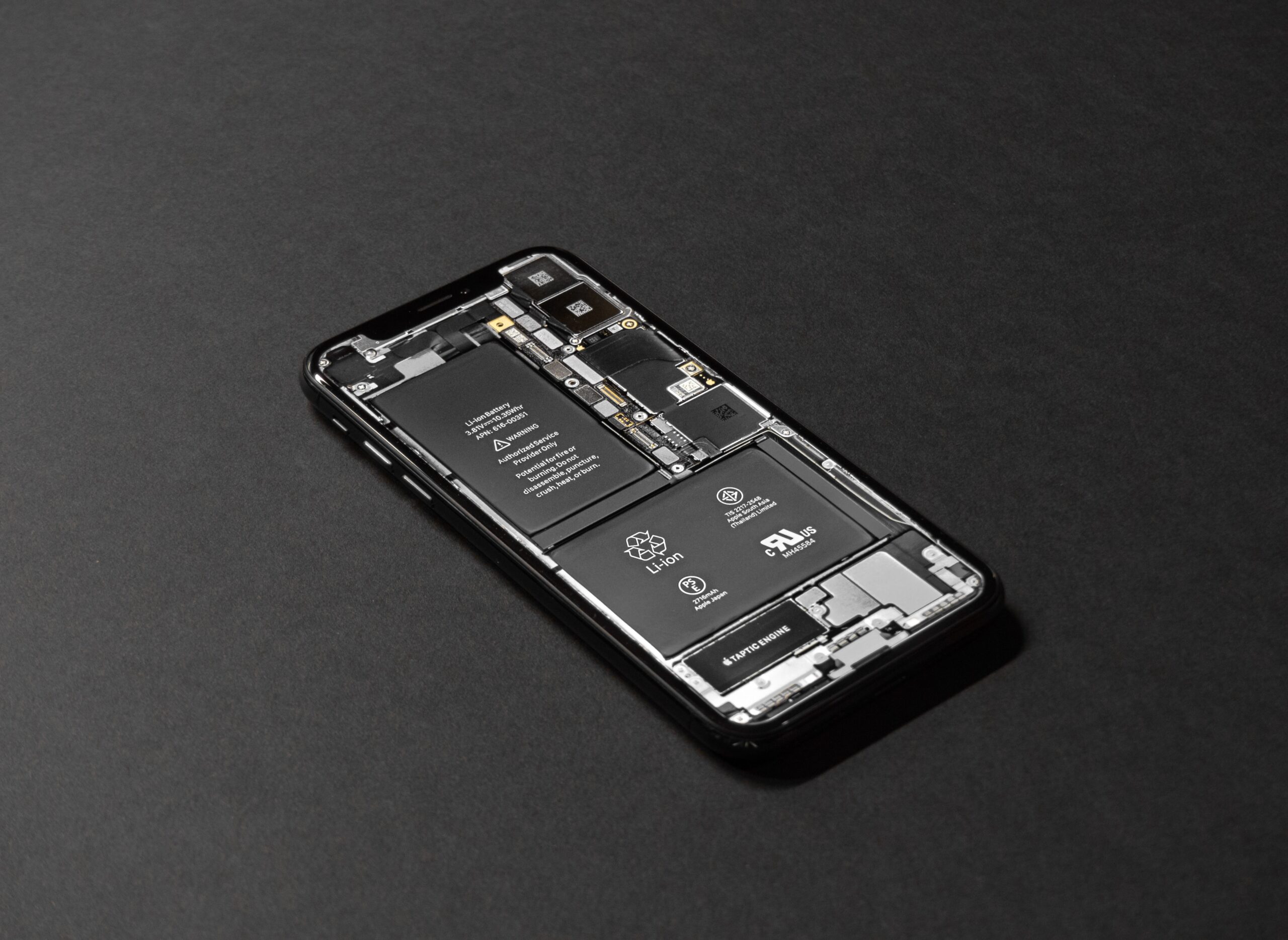 Apple incassa miliardi vincolando le parti di ricambio iPhone