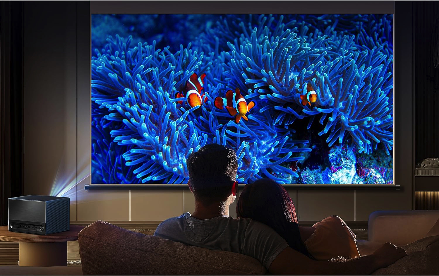 Hisense Smart Mini C1 è il proiettore compatto che non rinuncia a nulla