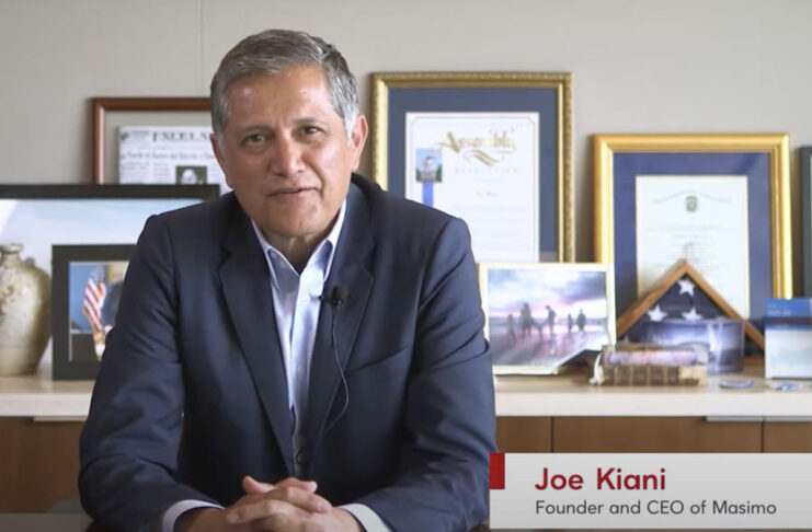 Chi è il CEO di Masimo, l'azienda che contesta brevetti sulla misurazione dell'ossigeno di Apple Watch