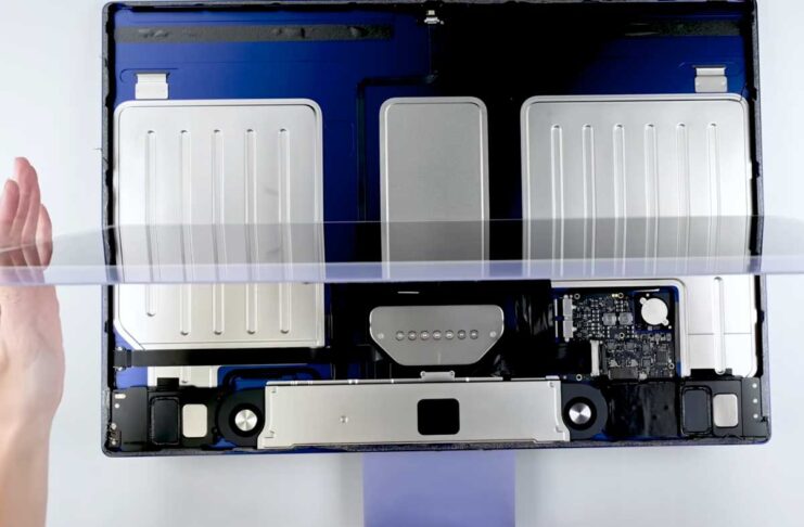 Lo smontaggio dell'iMac M3 svela interno dell'all-in-one