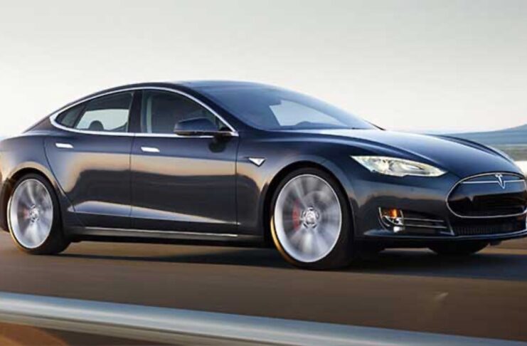 380.000 km in Tesla senza manutenzione, Piero Longhi incendia la rete