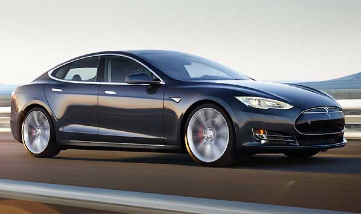 380.000 km in Tesla senza manutenzione, Piero Longhi incendia la rete