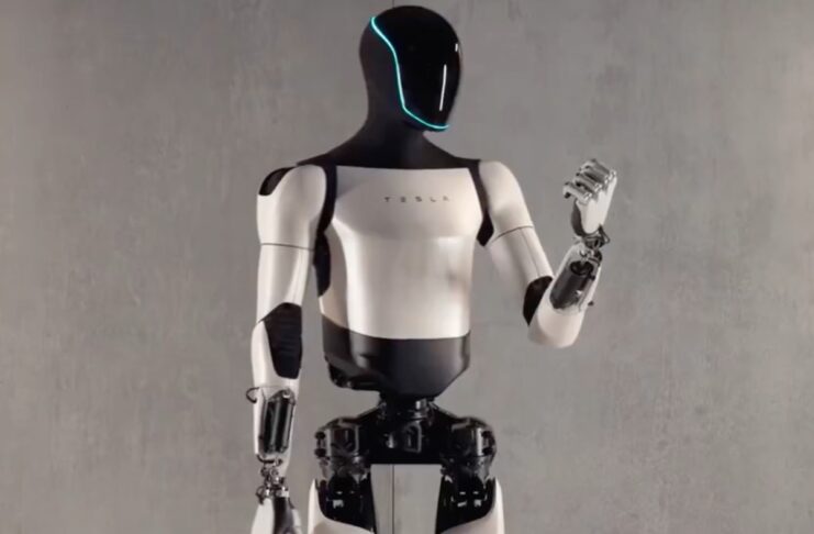 Tesla Optimus Gen 2 si muove quasi come un uomo