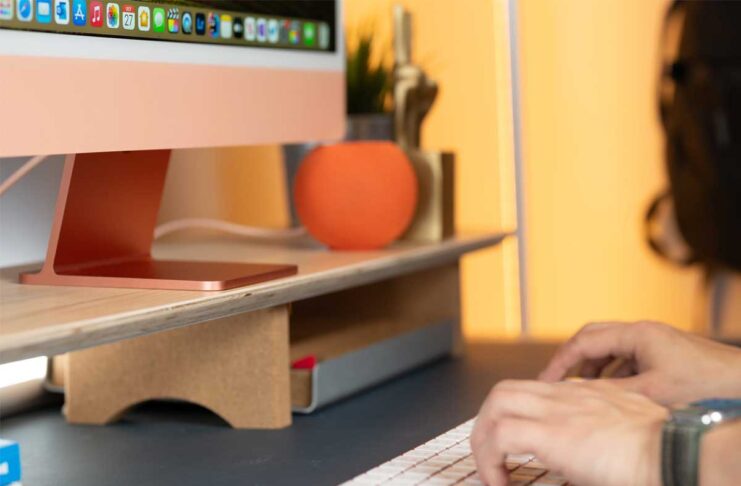 In macOS 14.2 di serie gli sfondi Scrivania dei nuovi Mac