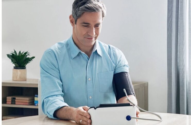 OMRON Complete misura pressione ed ECG con l'aiuto di iPhone