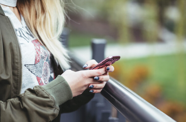 Dai social media 11 miliardi di dollari di introiti da annunci pubblicitari mirati ai minori