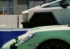 Tesla Cybertruck umilia Porsche 911, prezzi e autonomia