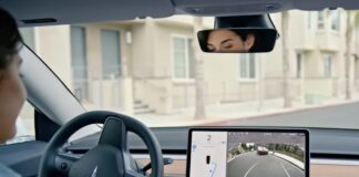 Tesla lavora alla funzione per parcheggiare con un tap