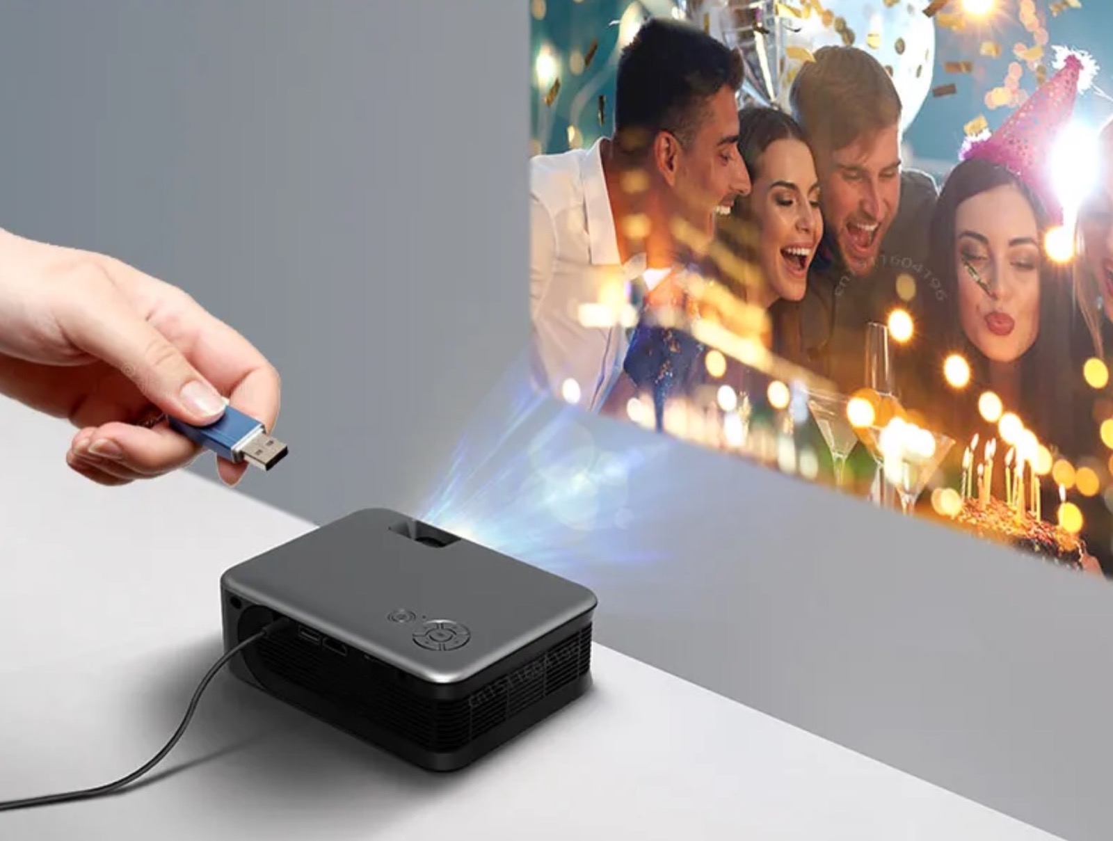 AUN A30, video proiettore portatile per cinema ovunque a soli 41 € 