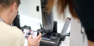 Gli aspirapolvere DreameBot al CES 2024 puliscono dove altri falliscono