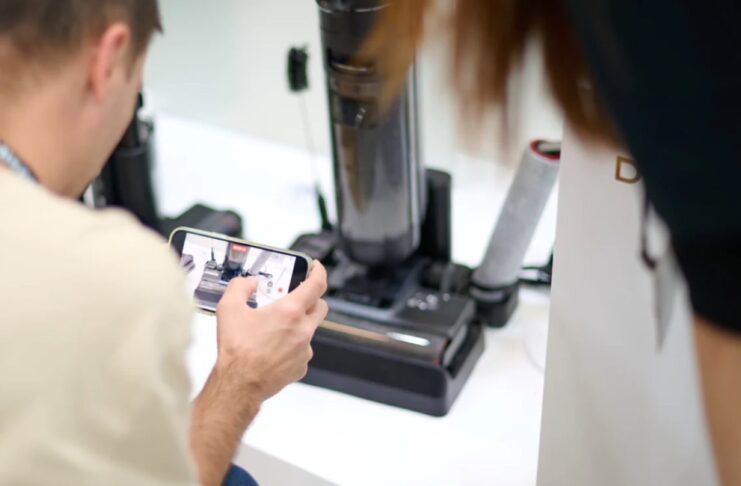 Gli aspirapolvere DreameBot al CES 2024 puliscono dove altri falliscono