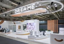 Dreame passa dagli aspirapolvere alla super auto elettrica Gli aspirapolvere DreameBot al CES 2024 puliscono dove altri falliscono