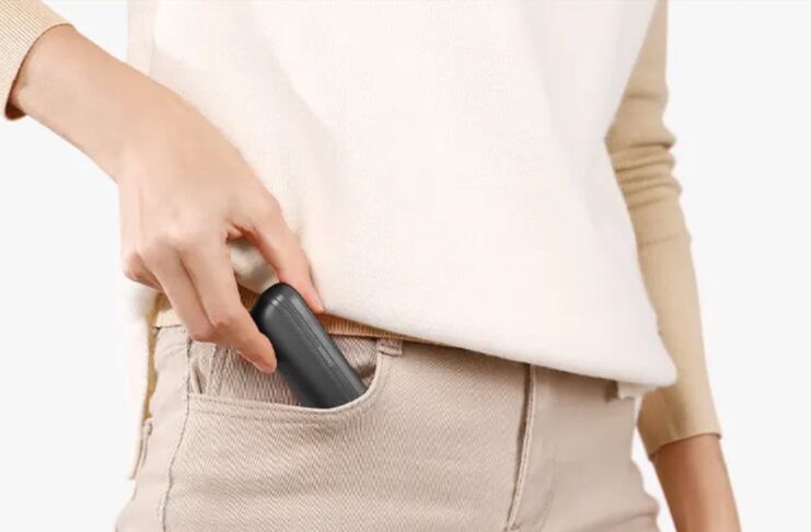 Passeggiate sereni con lo scaldamani portatile in sconto