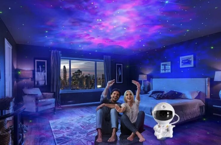 Solo 13 euro per il robot proiettore che vi trasforma il tetto in una galassia