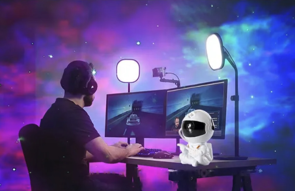 Solo 13 euro per il robot proiettore che vi trasforma il tetto in una galassia