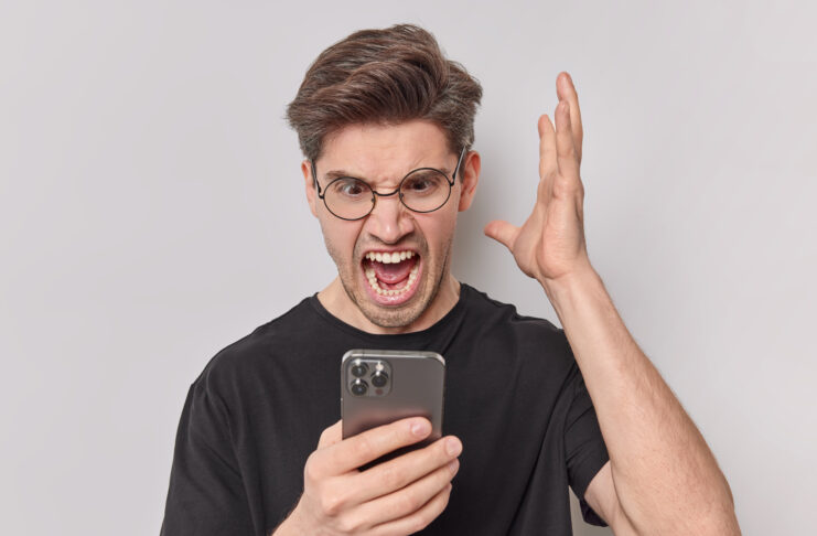 Apple ritira iOs 17.3 beta 2, bug critico blocca iPhone