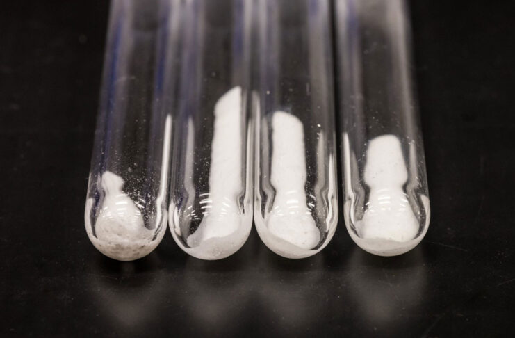 Microsoft, individuato nuovo potenziale materiale per le batterie usando l'IA