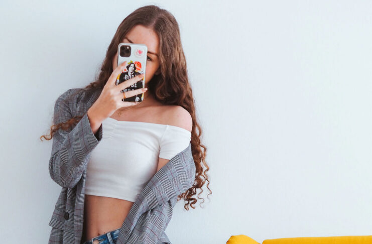 Agcom, obbligo per influencer di scritte che evidenziano la natura pubblicitaria dei contenuti