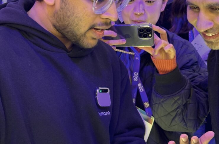 AI Pin MWC24 stand qualcomm settimio bis ico