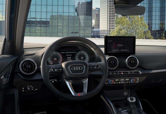 Audi Q2 con display touch da 8,8
