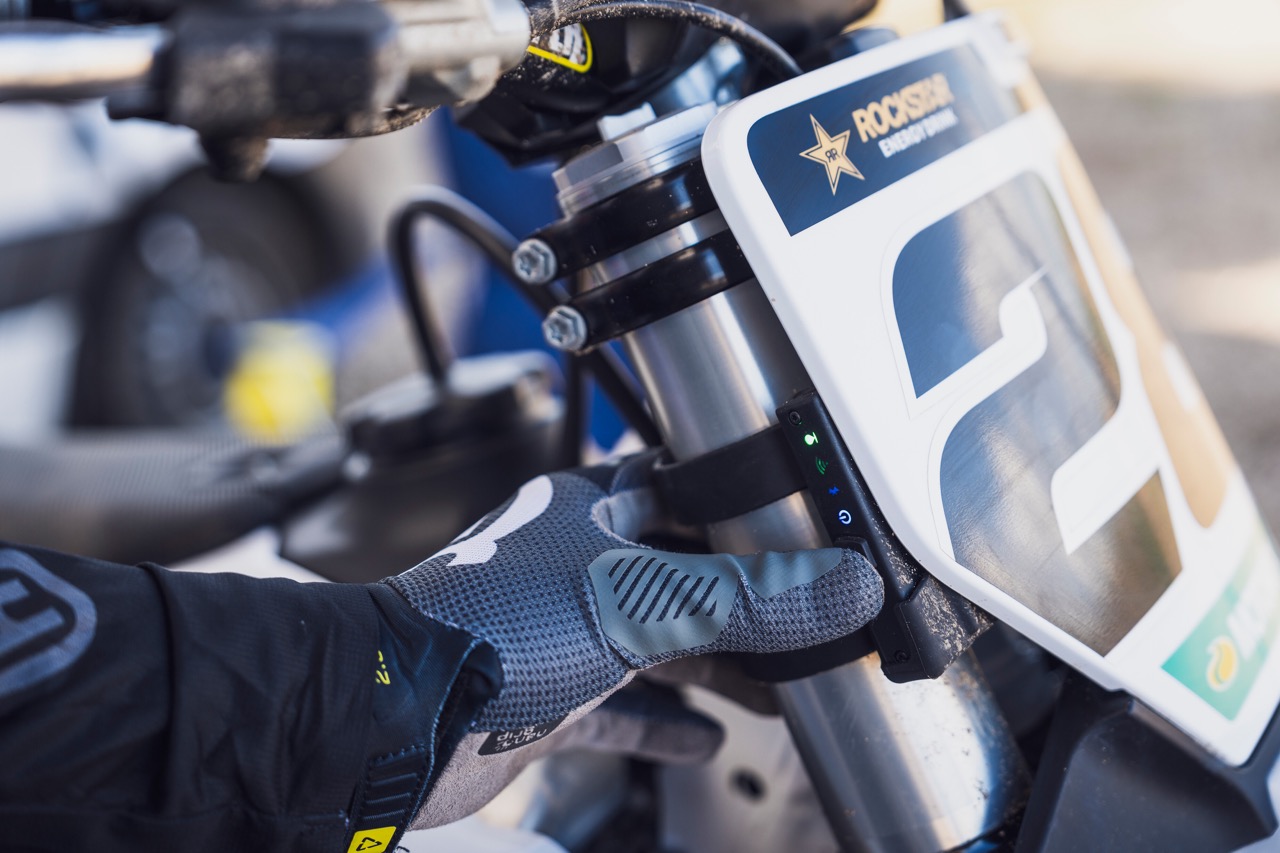 Husqvarna Motorcycles, con Connectivity Unit e app dedicata performance sotto controllo Husqvarna Motorcycles, con Connectivity Unit e app dedicata performance sotto controllo