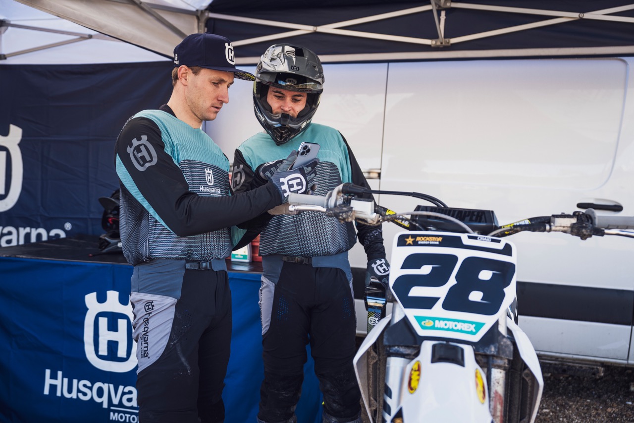 Husqvarna Motorcycles, con Connectivity Unit e app dedicata performance sotto controllo Husqvarna Motorcycles, con Connectivity Unit e app dedicata performance sotto controllo