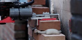 Il robot guidato dall'Ai che costruisce muri