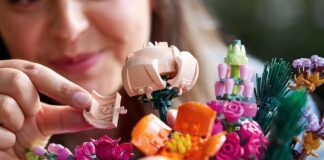 Per San Valentino regalate il bouquet di fiori LEGO, tutti i kit in offerta su Amazon