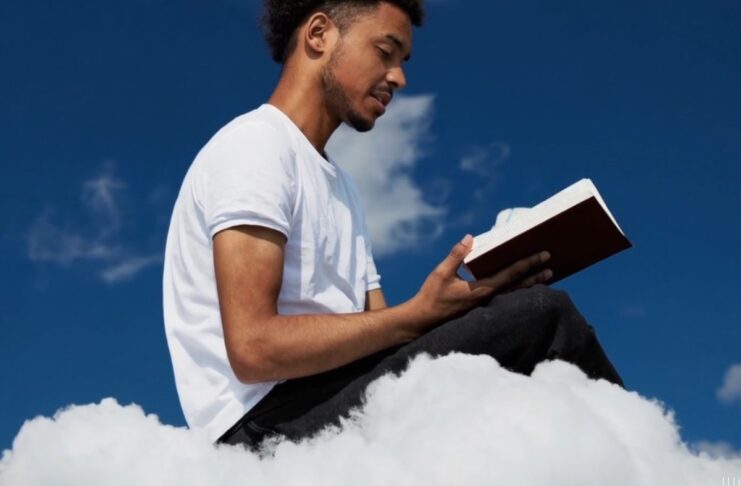 Sora è una AI che crea video partendo da descrizioni testuali