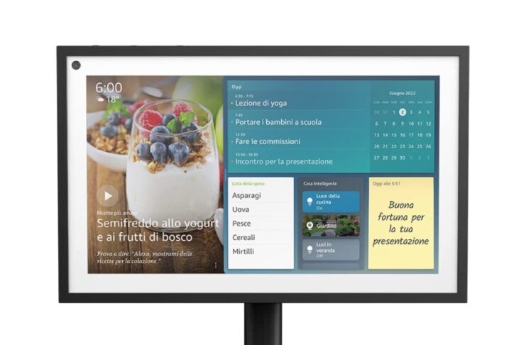 Su Amazon il supporto inclinabile e girevole per Echo Show 15
