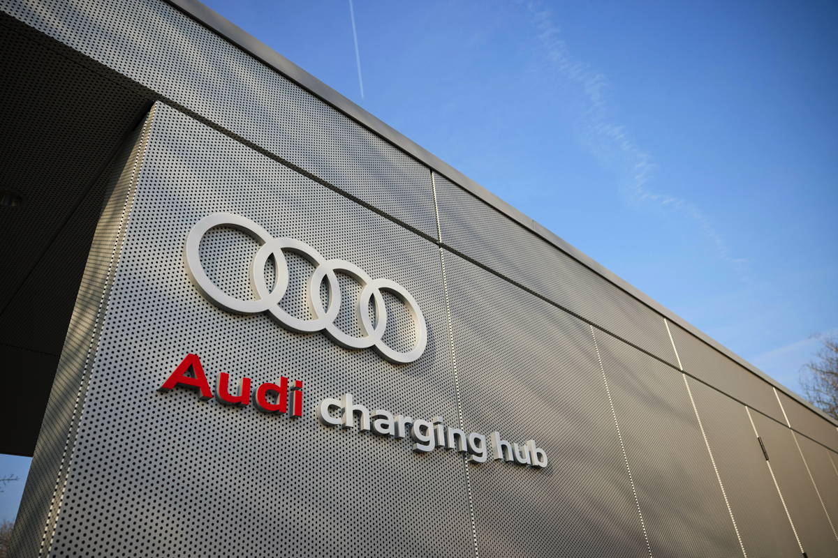 Audi, a Francoforte sesto concept di hub per ricarica ultra veloce dei veicoli